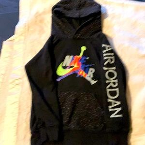 Nike air Jordan little boys hoodie size 4 color black